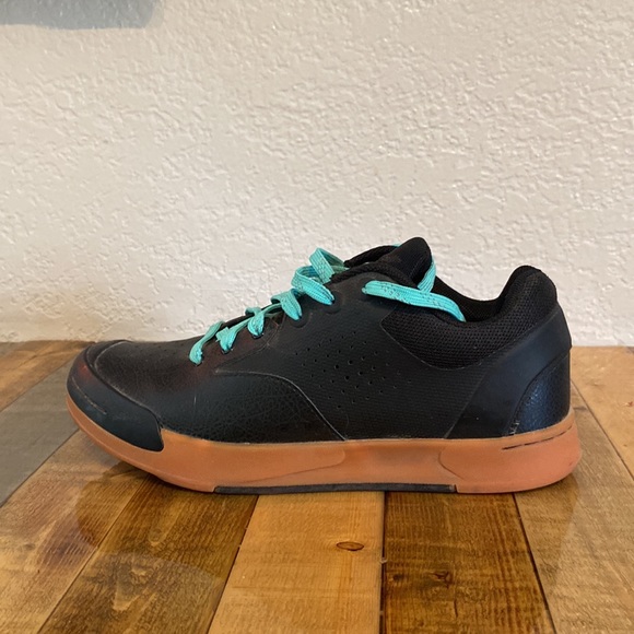 Liv Shuttle Flat Women’s Mountain Bike Shoes - Picture 4 of 5